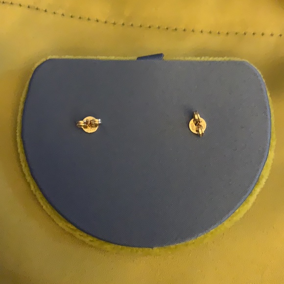 ✅SOLD NIB Gucci 18K Gold Running G Stud Earrings - Picture 4 of 6